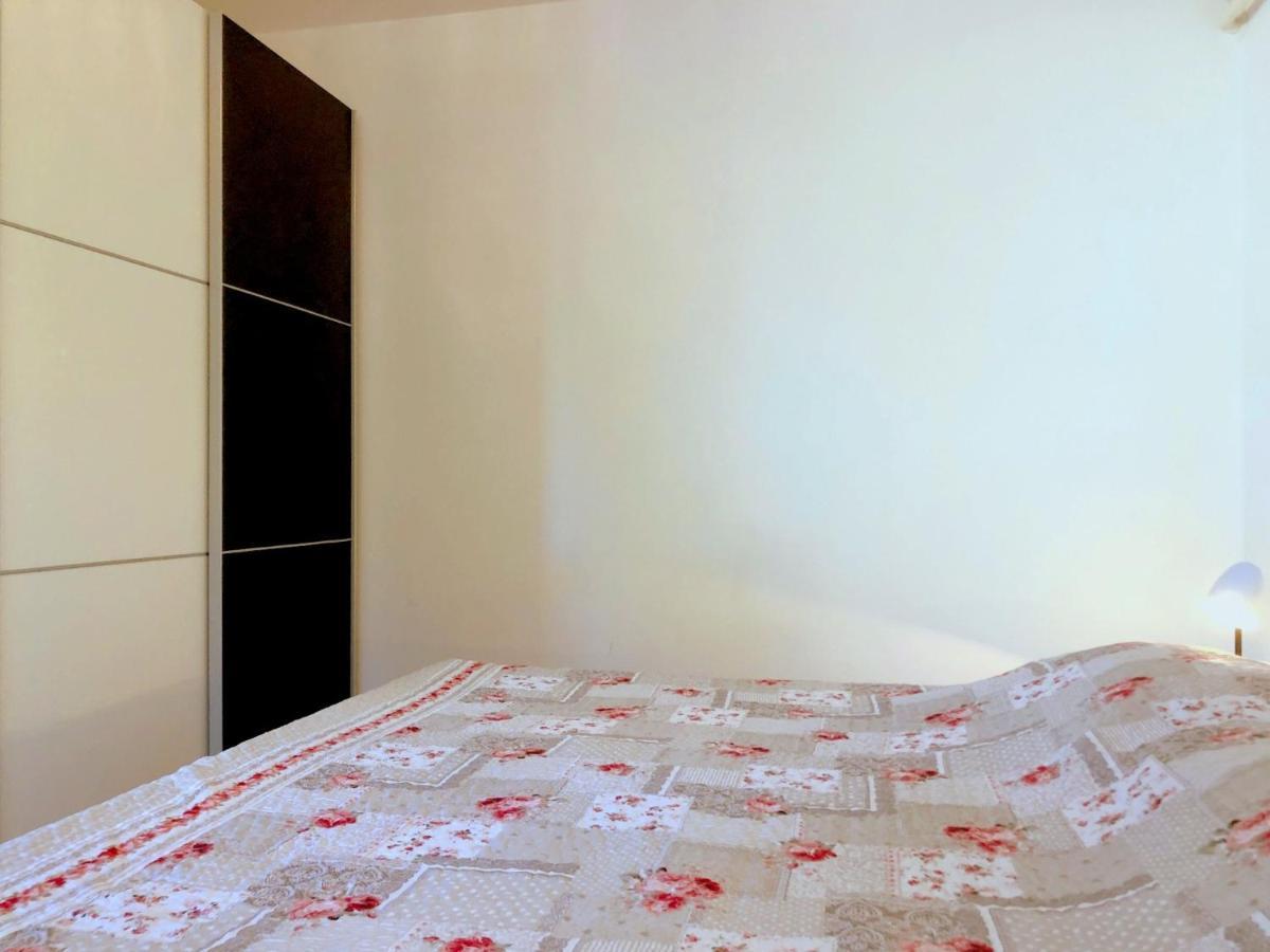 Miramar Gardenn Apartmment Banjol ภายนอก รูปภาพ