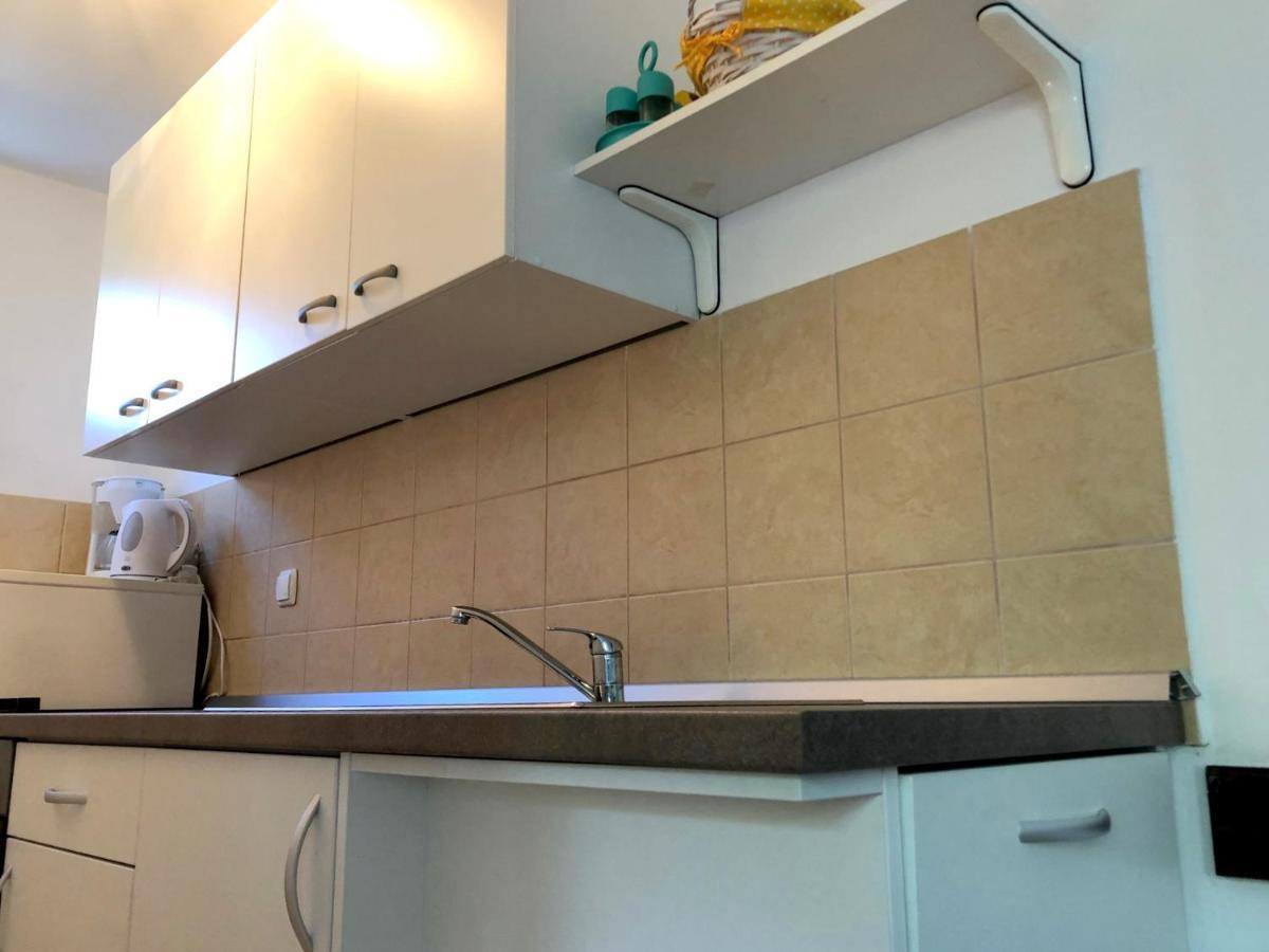 Miramar Gardenn Apartmment Banjol ภายนอก รูปภาพ