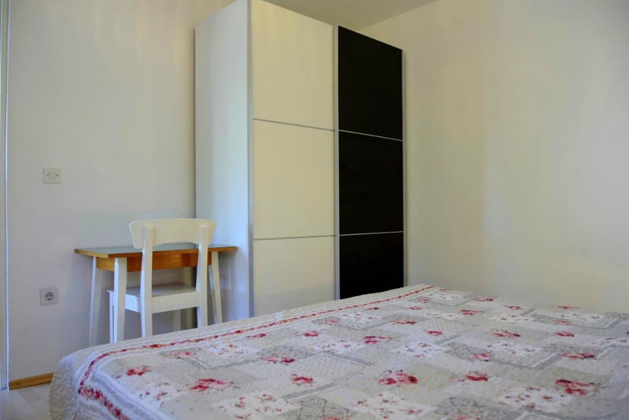 Miramar Gardenn Apartmment Banjol ภายนอก รูปภาพ