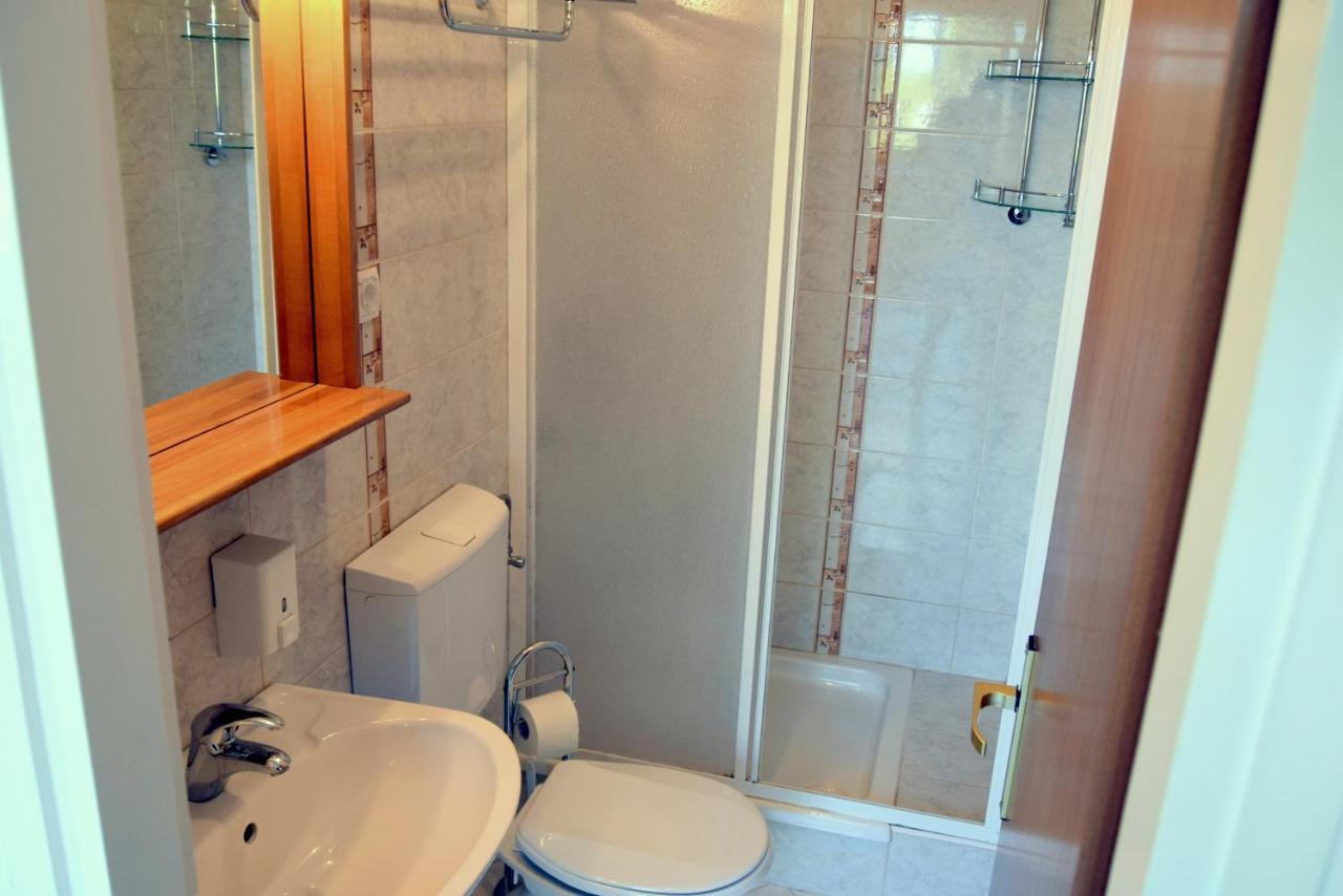 Miramar Gardenn Apartmment Banjol ภายนอก รูปภาพ