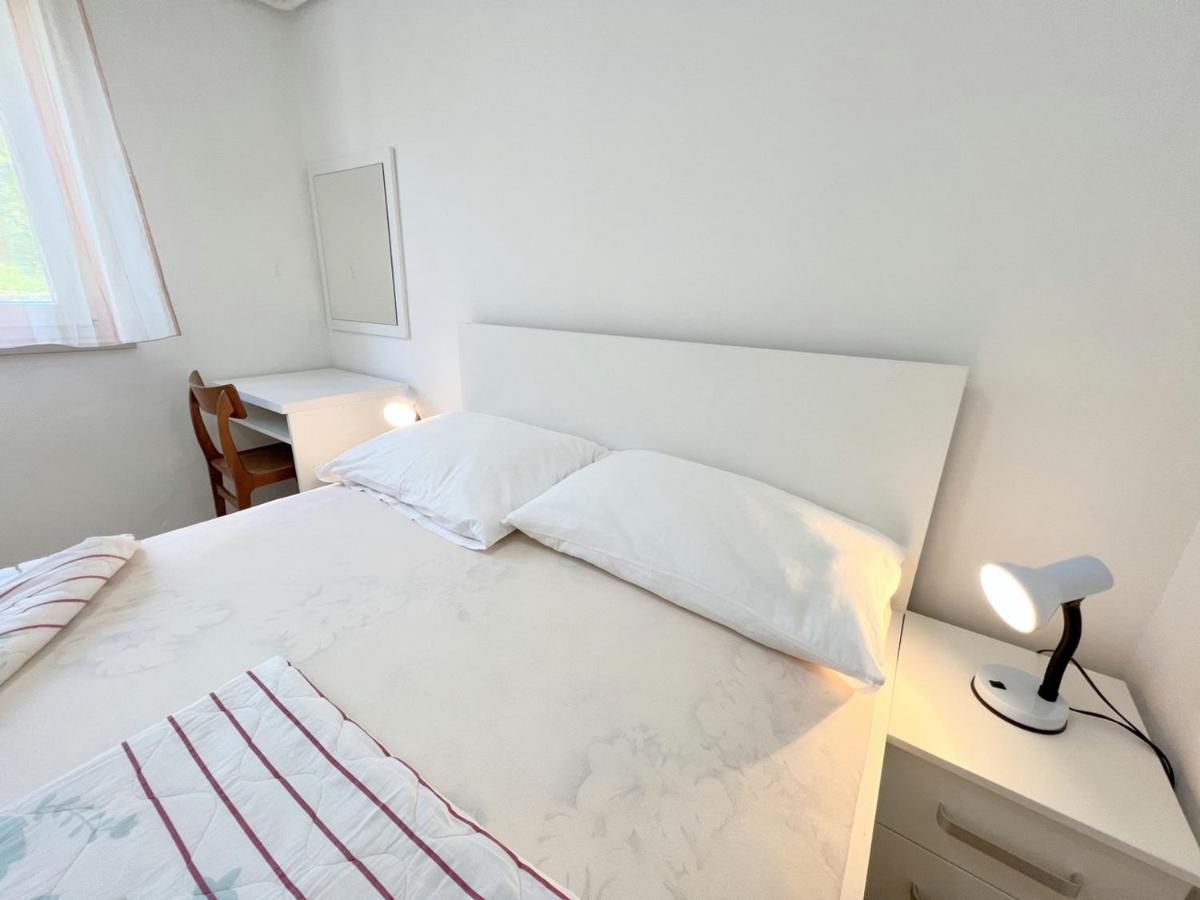 Miramar Gardenn Apartmment Banjol ภายนอก รูปภาพ