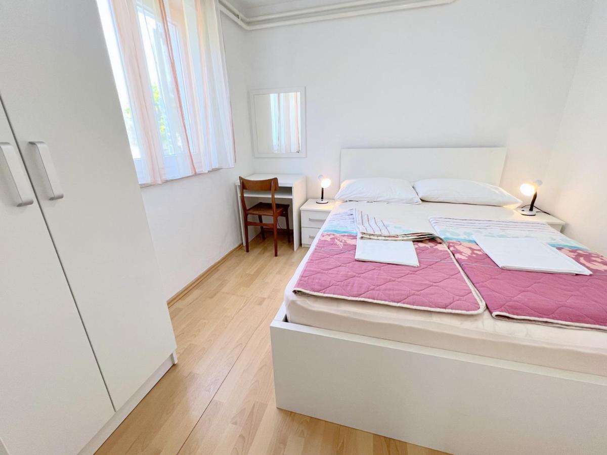 Miramar Gardenn Apartmment Banjol ภายนอก รูปภาพ
